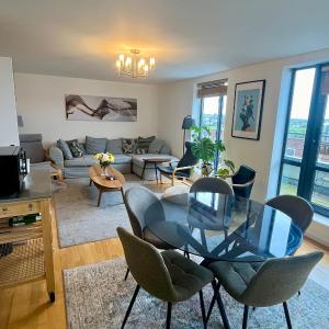 Entire Home in Exclusive Dublin Neighborhood - Comfortably Sleeps Up to 6 Guest