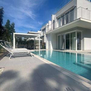 Stunning villa with pool and lagoon view