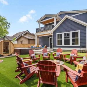 The Morrison - Karaoke Theater Backyard Oasis