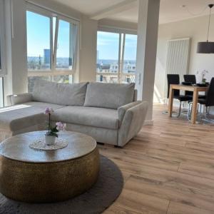 Zentrales, modernes Apartment mit Balkon, Küche & Garage