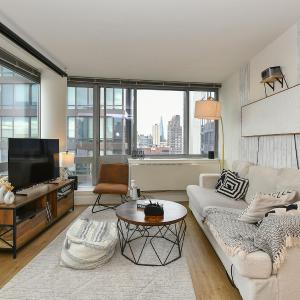 Modern Times Square 1 BR Retreat