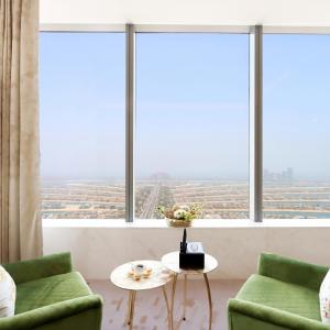 Livbnb - 1BR w/Spectacular Sea Views in Palm Tower
