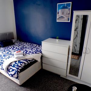 SantoriniApartmentWestKensingtonSleeps3-Ensuite-Ac