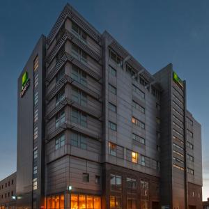 9FWC, 2 Bedroom Apartment, Sleeps 4, 2 Double beds, Parking