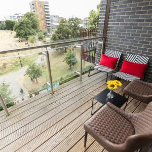 Stylish 3 Bed Apt Near Downtown & Free Parking