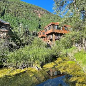 Downtown Modern Creekside