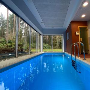 Kakumäe Raba Villa - puhkemaja basseiniga Tallinnas