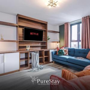 Spacious 5-bedroom Contractor House Sleeps 7 with Parking by PureStay