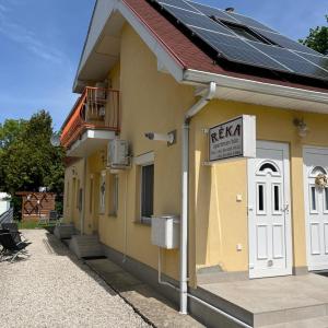 Réka Apartmanház