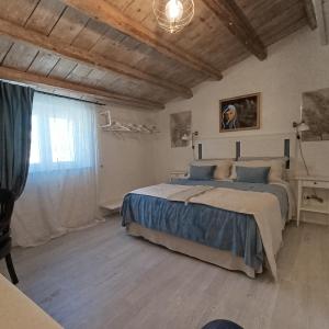 Miraglia 28 apartment