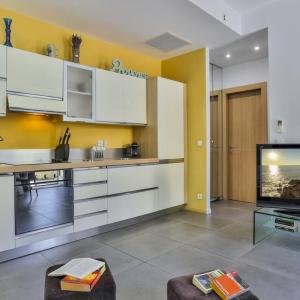 FRANCE 82 D - 2 rooms - Terrace - 1 min to the Sea