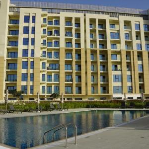 Daraqa - Modern 1BR Apartment in Peaceful Dubai Land
