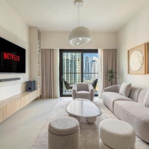 Burj Khalifa View - 4BR - Steps from Dubai Mall