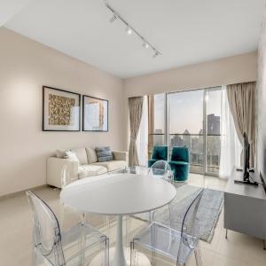 Skyline View, Stay High Rise Luxury next to Burj