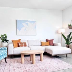 Free Parking Spacious 2BR Apt Walk to Sky Tower