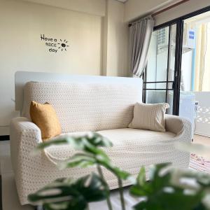 Stay & experience 55sqm Hispeed WiFi and Muay Thai 1 class