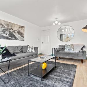 Spacious, Chic Townhouse with Parking&Garden
