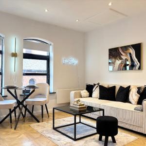 Lux Stays - Luxury Apartment in Leeds City Centre near Canal