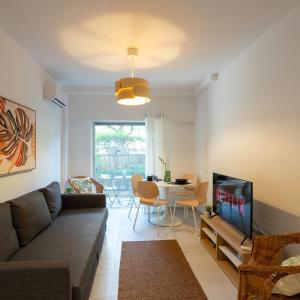 Renovated 2-Bedroom Apt Near the Athenian Coast