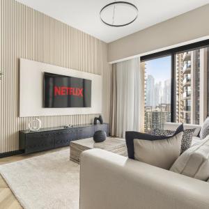 VayK - Sophisticated 2BR Stay in Prime Downtown Location
