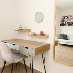 Spacious Parkside Apartment in Central Zurich with Balcony