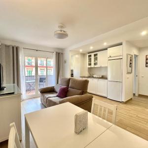 Urban Bay City Center & Beach Apartment