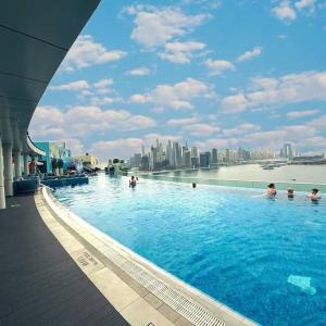 Dubai Palm Jumeirah - Free Infiniti Pool and Private Beach