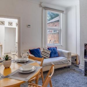 StayZo House Accommodation- Coventry Free Parking