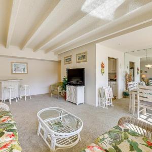 Walkable Condo with Pool Access in Ocean City!