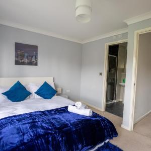Cosy 3 Bed House Near City Centre with Free Parking - Family Friendly