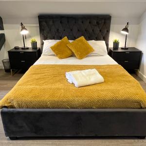 Loft studio apartment, BL, Town Centre, Secure gated parking option, Modern, fresh and spacious living, Netflix ready TV, Wifi