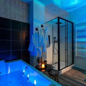 Le Nid Douillet, Center, Jacuzzi, Sensory Shower