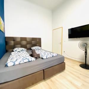Elegant 1-Bedroom Apartment Near Danube River