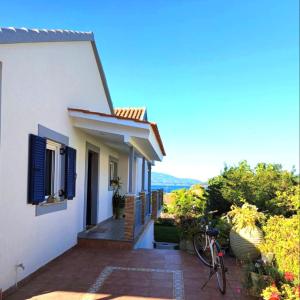 Giota's apartment 100m fro the beach