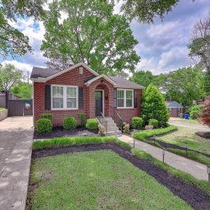 2BD 2BA Bungalow Beautiful Backyard Grill