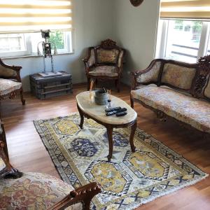 Antalya kaleiçi muhteşem konum geniş balkonlu mutfaklı DAİRE