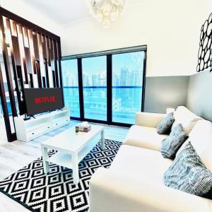 Elegant Condo to stay with Spectacular Marina View