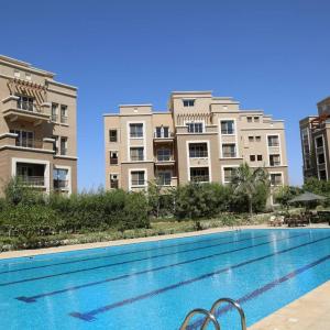 Spacious 3BR Pools, Jacuzzi and Prime Location