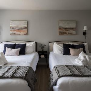 Cozy Oasis Sleeps 7 King Bed Prime Location