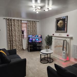 My Holiday Home -2 Bed House-Free Parking