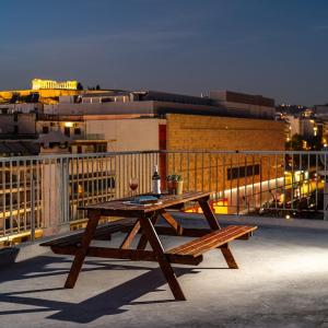 Sunny 3bd flat,Acropolis view