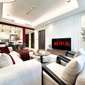 Trophy-Sophisticated Living in Richness