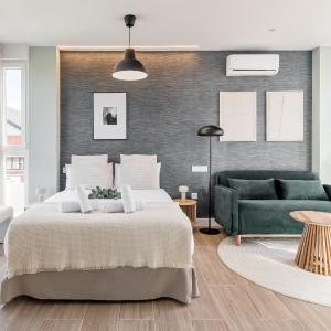 Arturo Soria Stays by Charming