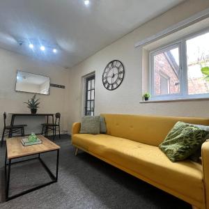 Spacious House Close to Central Manchester With Free Parking