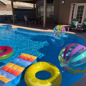 Pool House Newly Remodeled 3bed 3bath Near DT Summerlin and Red Rock