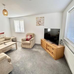 Modern Large 5 Bedroom Swindon Home