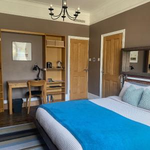 Modern Private Studio Room