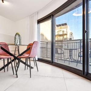 Deluxe 1 Bedrooms Apartment Terrace in City Center