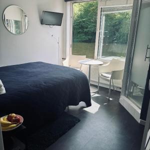 Peaceful room on a houseboat in the city centre