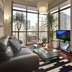 1BR Corner Unit with Balcony